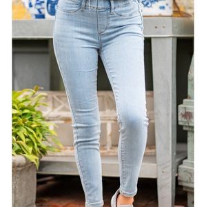 Judy Blue Lincoln Mid Rise Skinny Jegging!